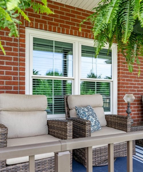 Endure-Double-Hung-Windows-with-Cottage-Grids-in-White_DSC8237